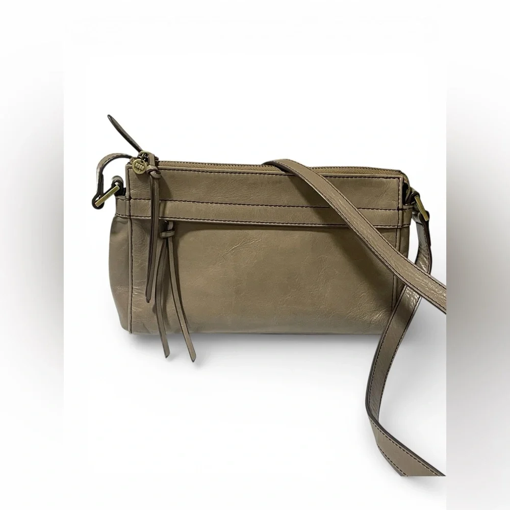 Hobo International Leather Purse Crossbody Bag Taupe Adjustable Strap Zipper Top